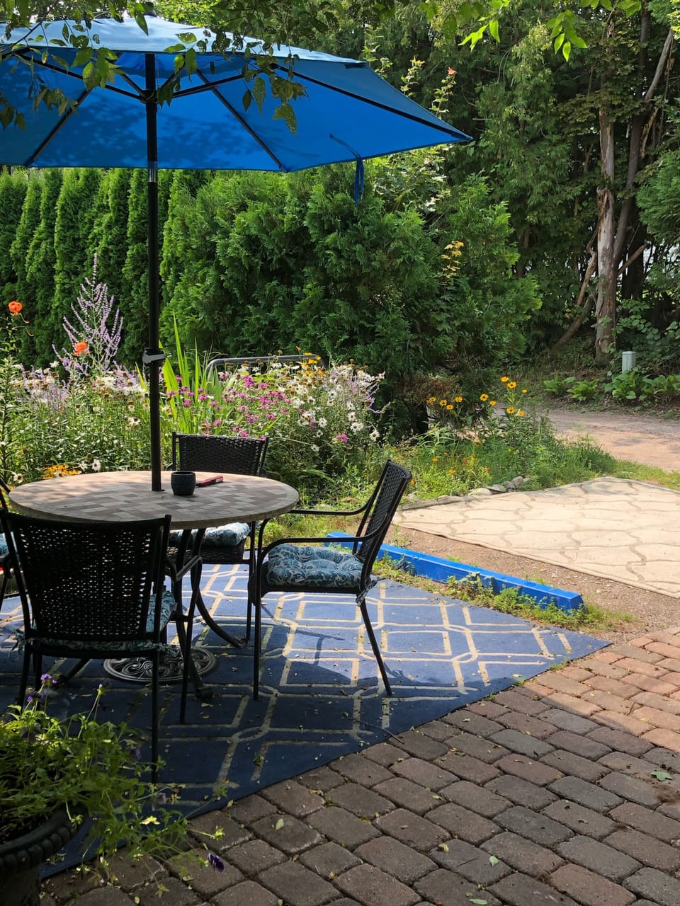 Outdoor sitting area with a little flower bed
