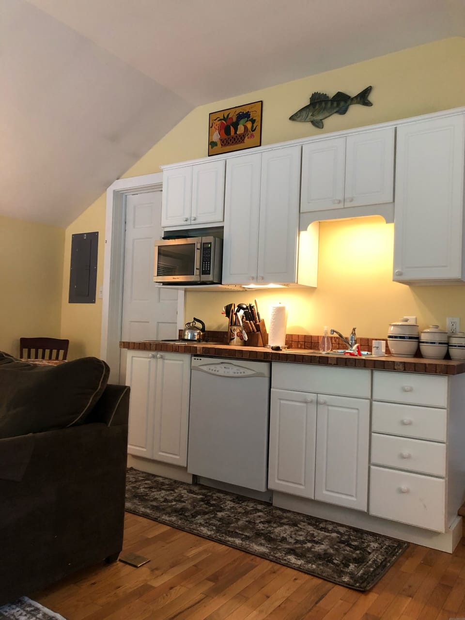 Kitchenette. 