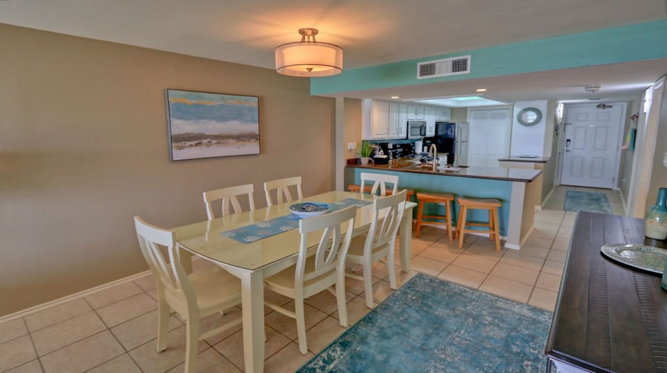Full dining area seats 6 at the table and 4 barstools at the counter.
