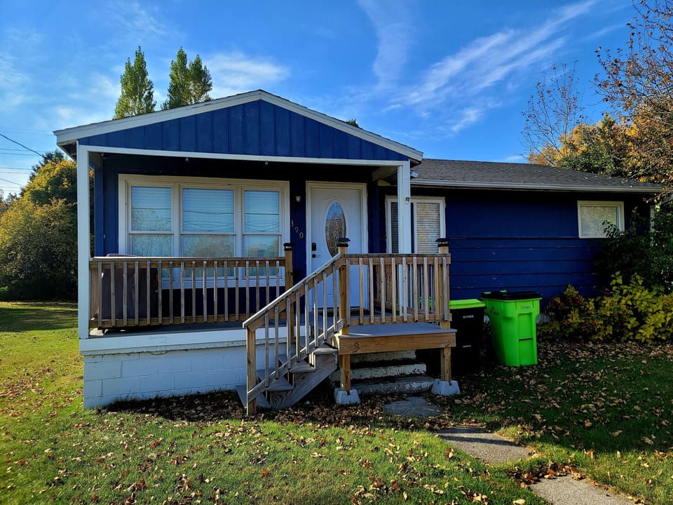Front of house, new deck, easy stairs.