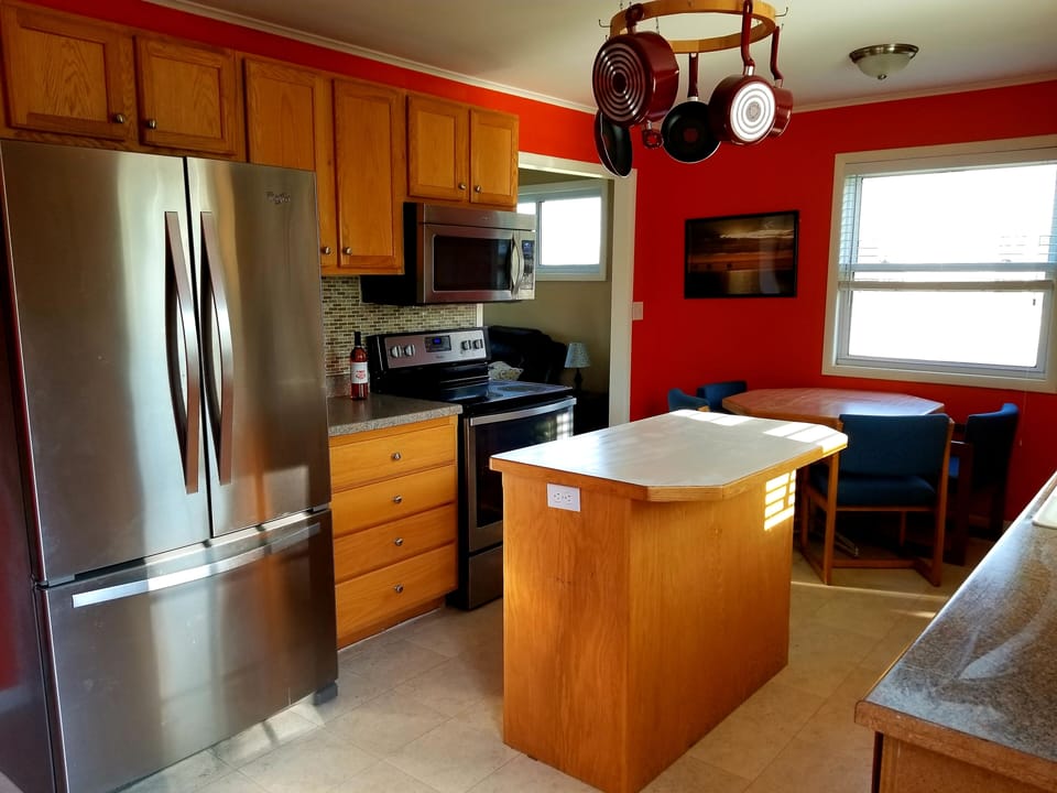 Updated kitchen, all stainless steel appliances, fully stocked