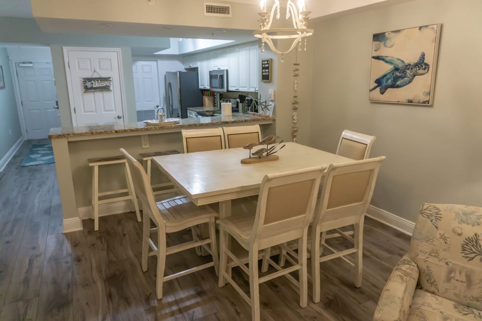Dining for 6 + 4 Barstools
