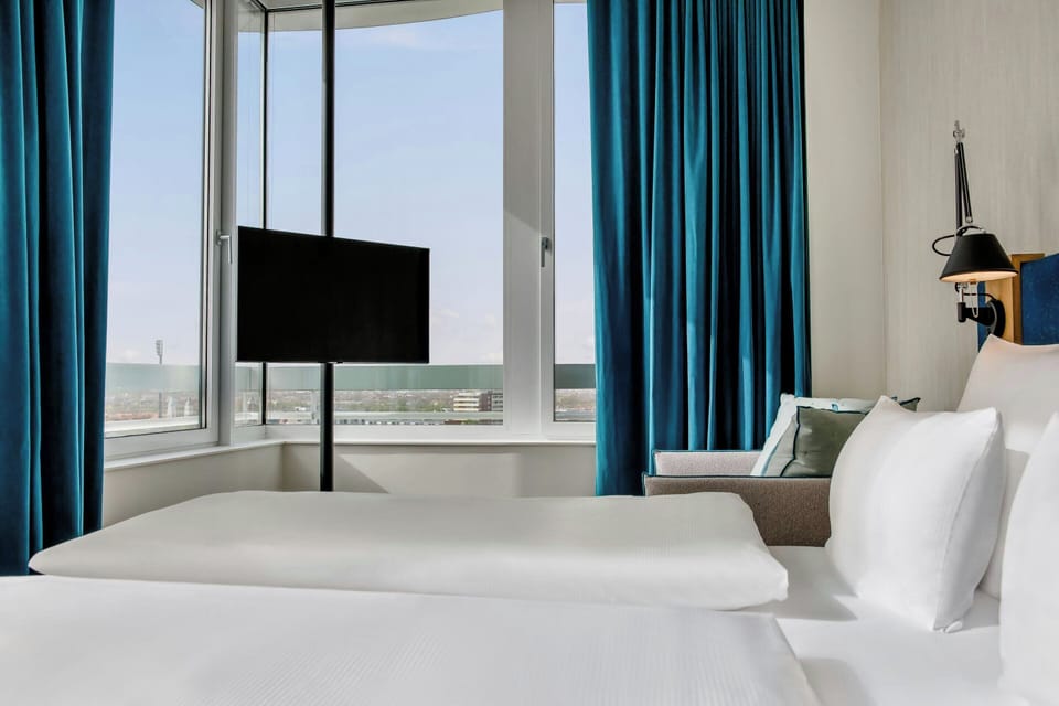 Premium bedding, desk, soundproofing, free WiFi