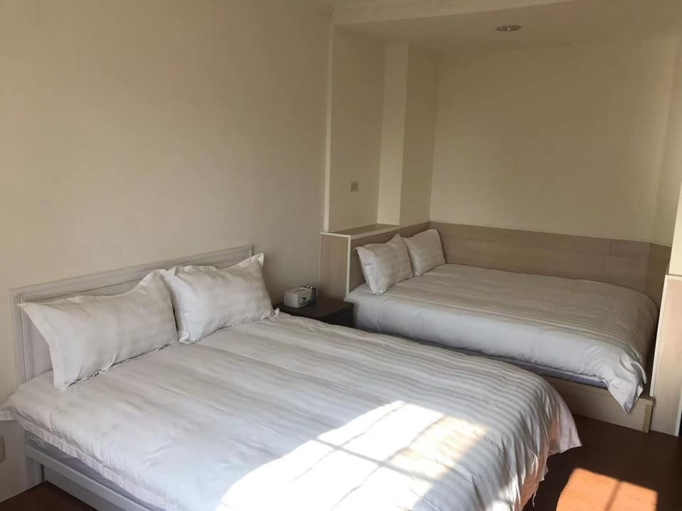 Rollaway beds, free WiFi, bed sheets