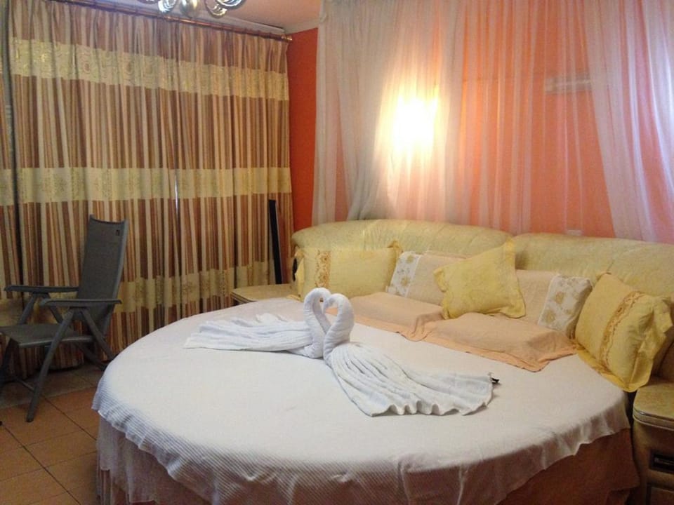 Family Suite | Premium bedding, memory foam beds, in-room safe, desk