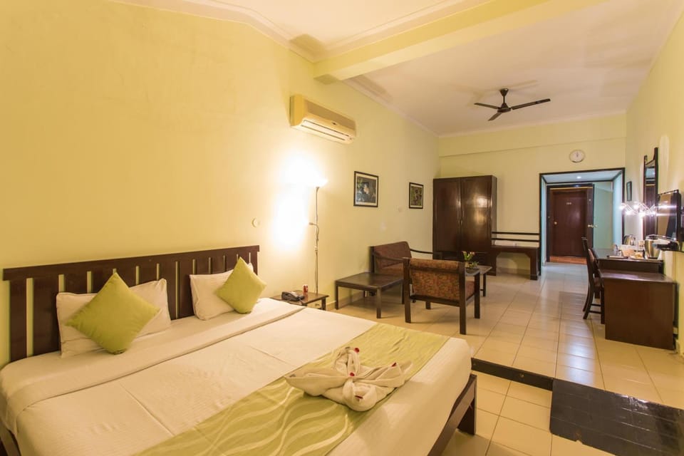 In-room safe, desk, WiFi (free), bed sheets