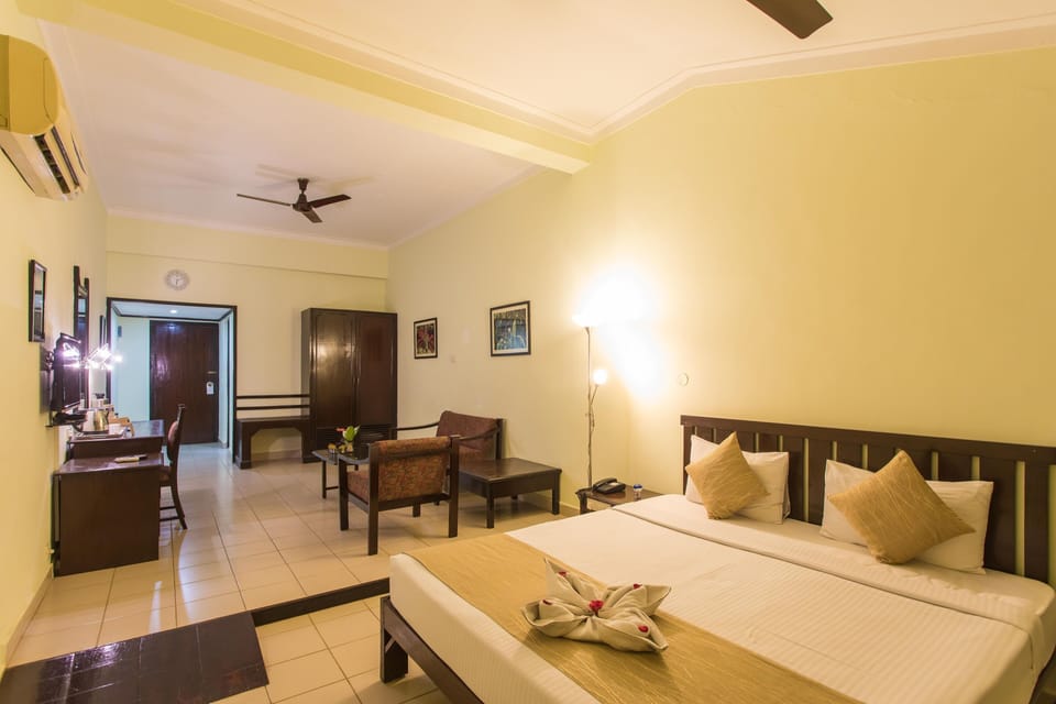Deluxe Room | In-room safe, desk, WiFi (free), bed sheets