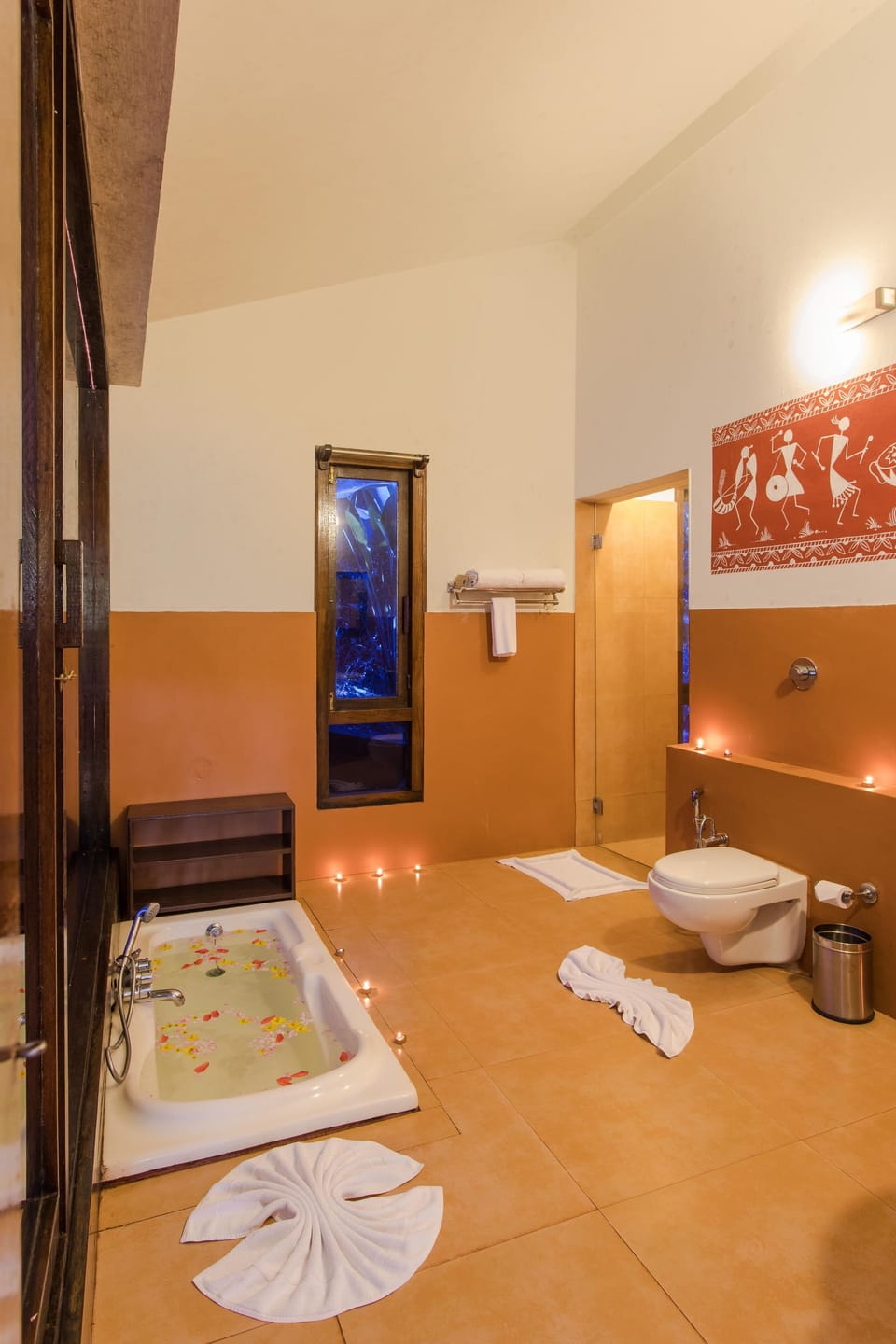 Romantic Studio Suite | Bathroom | Free toiletries, hair dryer, slippers, towels