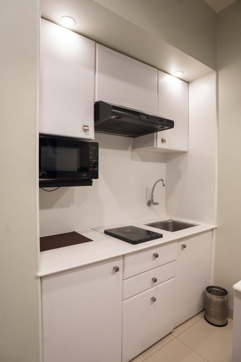 Suite Room | Private kitchen | Fridge, microwave, dishwasher, coffee/tea maker