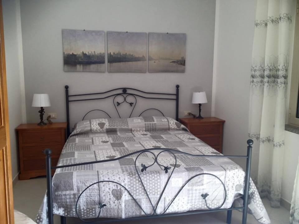 Double Room | Desk, cribs/infant beds, rollaway beds, free WiFi