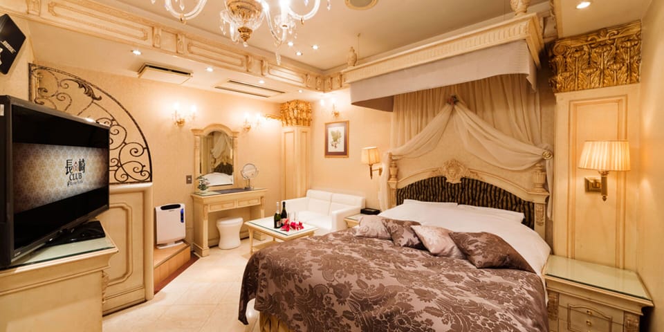 Double Room | Minibar, blackout drapes, soundproofing, WiFi (free)