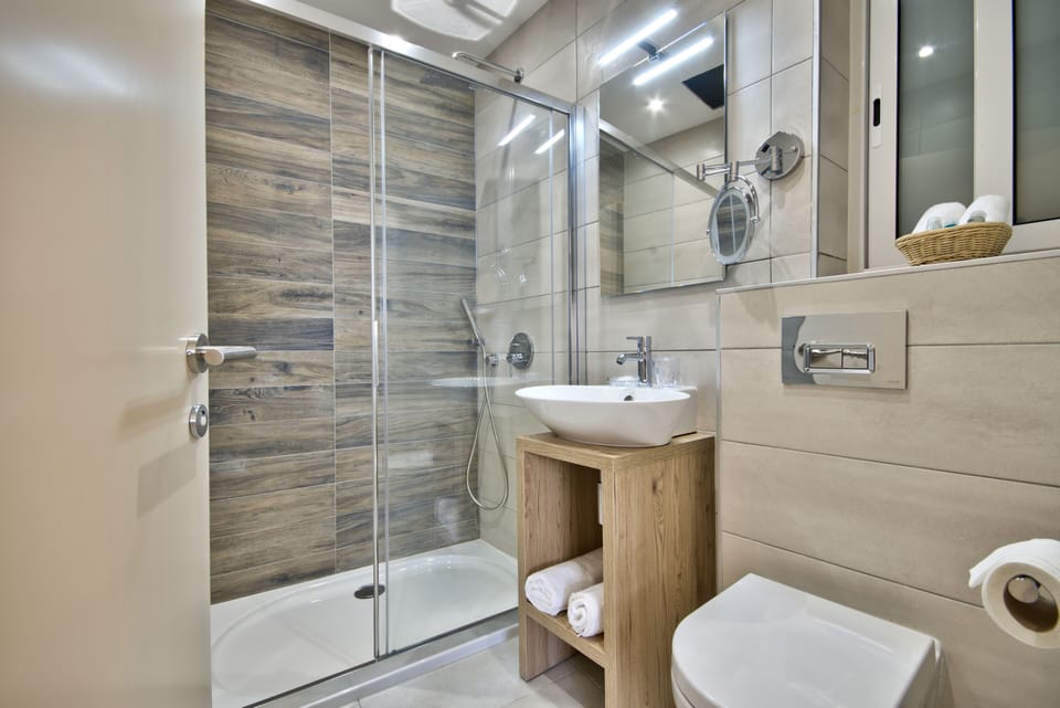 Traditional Room, Multiple Beds, City View (No5) | Bathroom sink