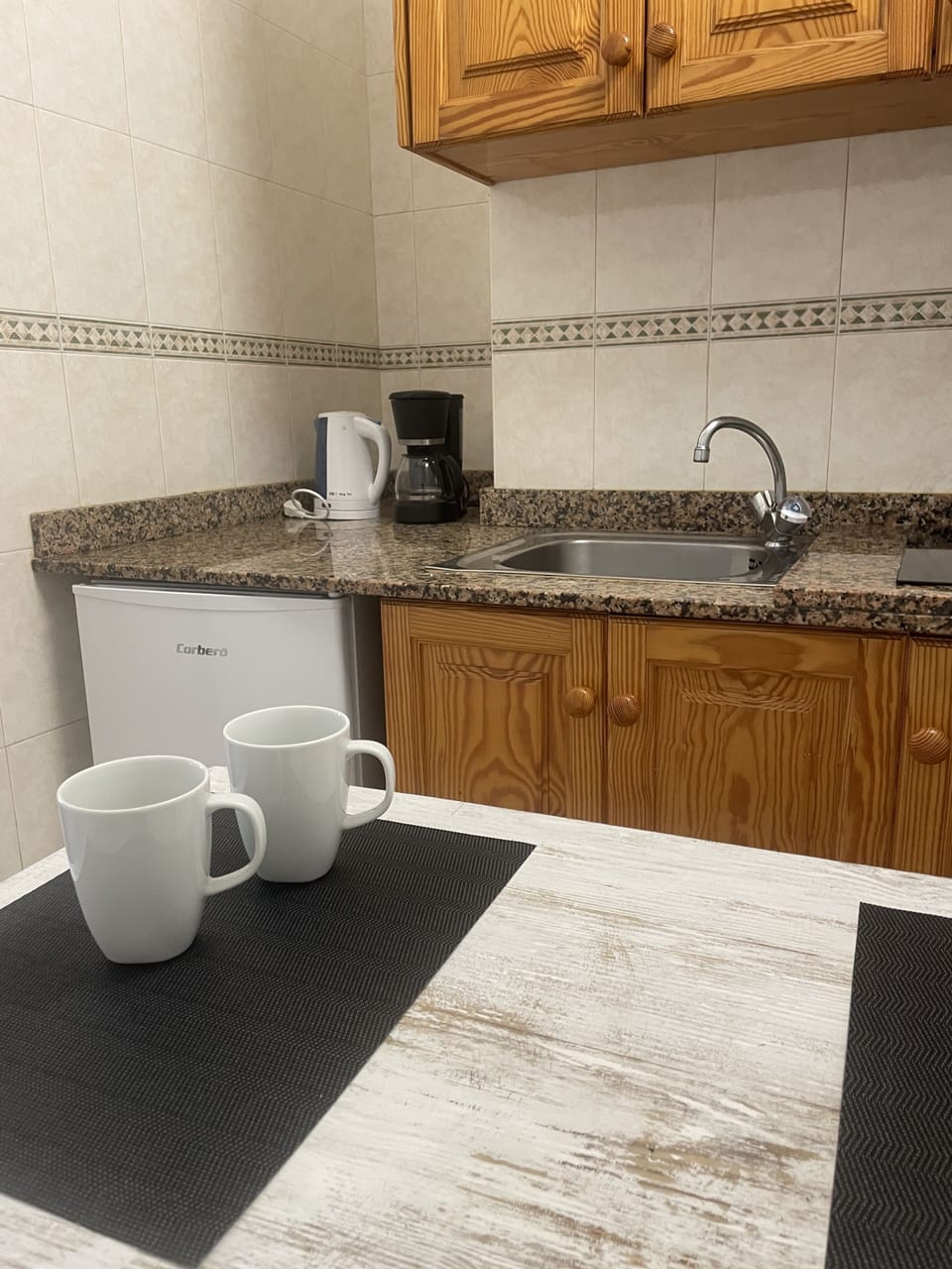 Economy Double Room | Private kitchen | Fridge, stovetop, coffee/tea maker, cookware/dishes/utensils