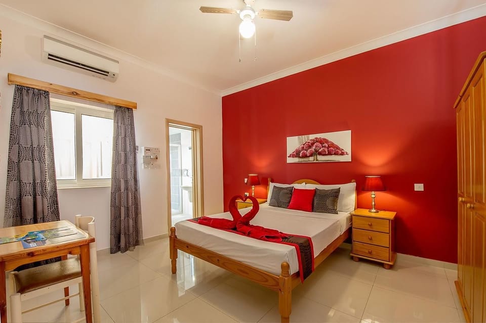 Double or Twin Room, Sea View | Individually decorated, individually furnished, desk, laptop workspace