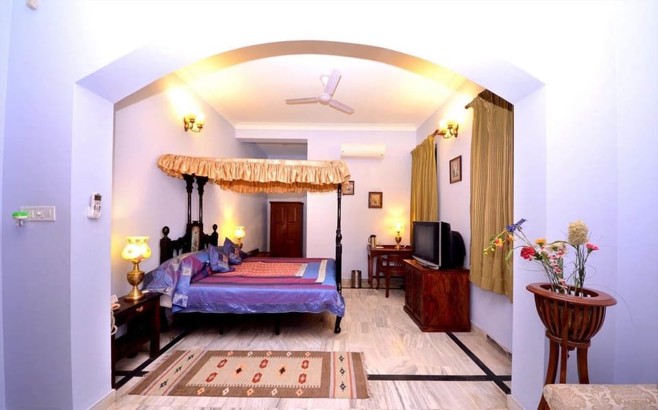 Deluxe Room | Individually furnished, desk, iron/ironing board, free WiFi