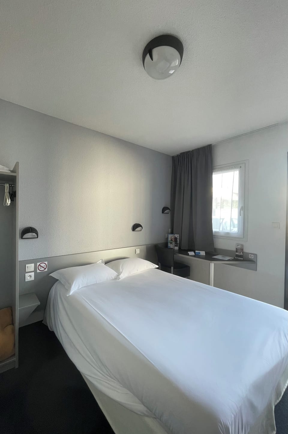 Standard Double Room | Desk, soundproofing, bed sheets