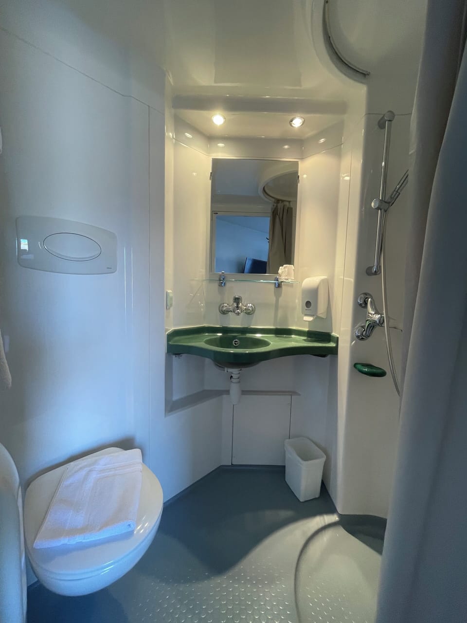 Standard Double Room | Bathroom