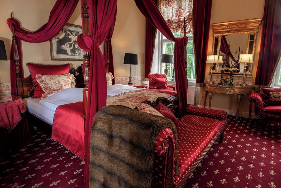 Suite | Hypo-allergenic bedding, individually decorated, individually furnished