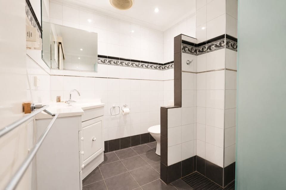 Twin Room | Bathroom | Hair dryer, towels