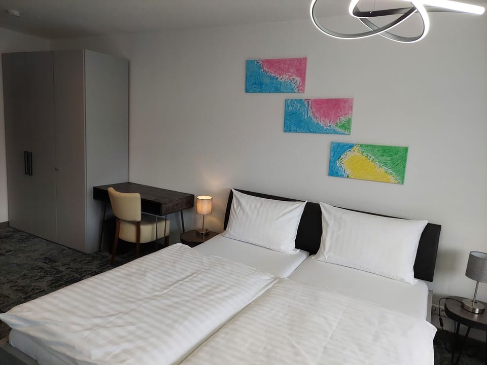 Double Room | Minibar, desk, free WiFi, bed sheets