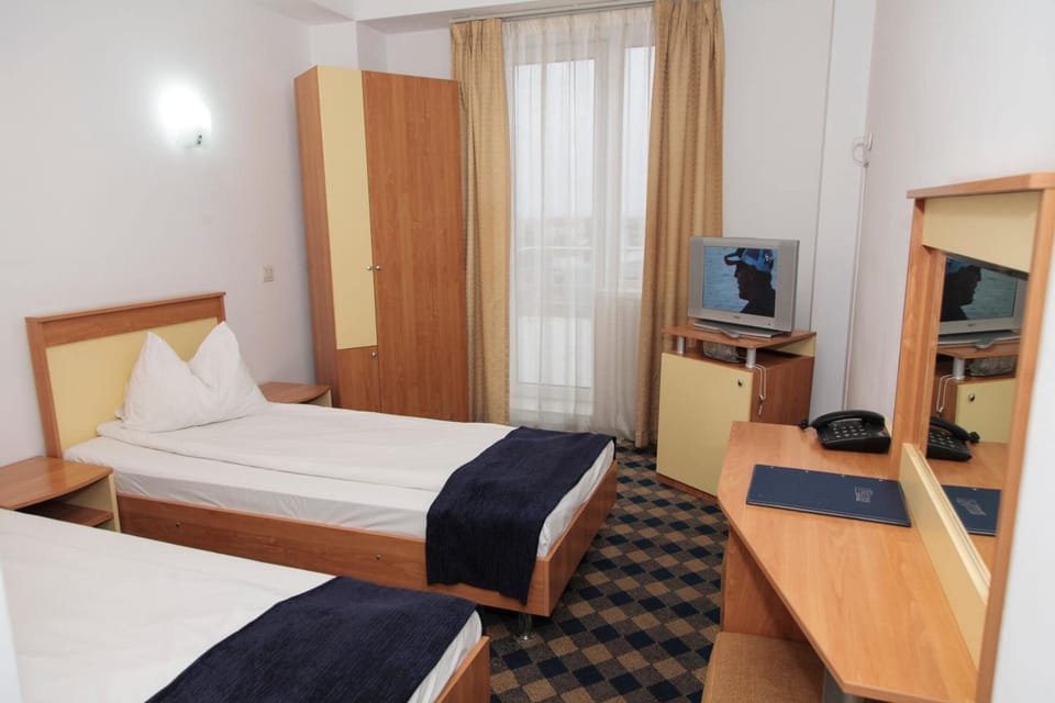 Minibar, in-room safe, soundproofing, WiFi (free)
