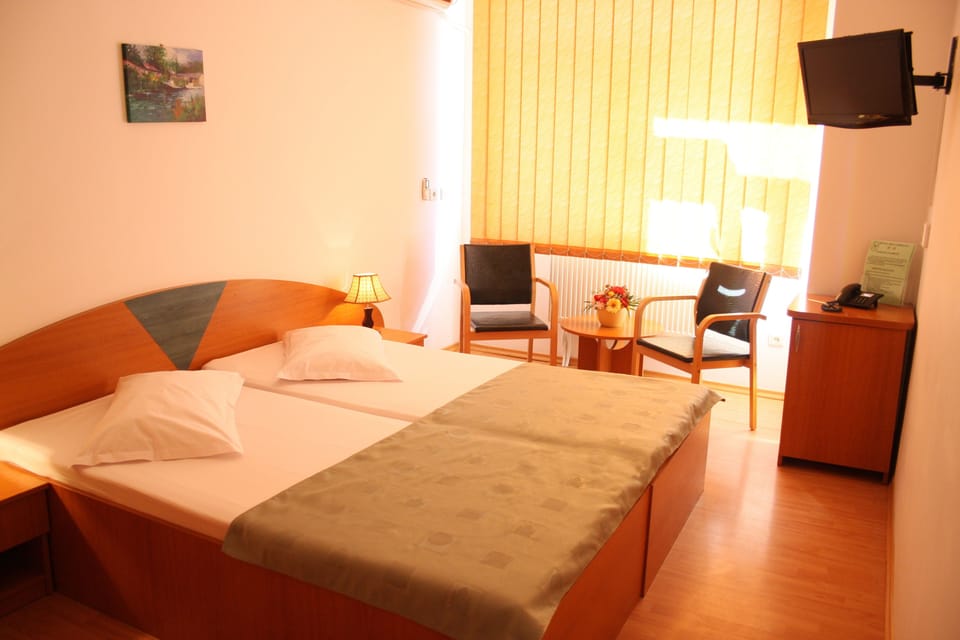 Double Room | Soundproofing, iron/ironing board, free WiFi