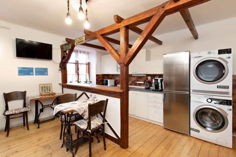 Coffee/tea maker, dining tables