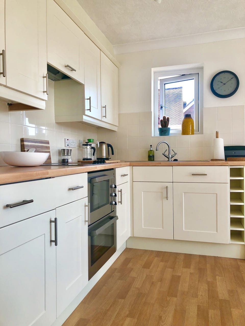 Apartment, 1 Bedroom | Shared kitchen | Full-size fridge, microwave, oven, stovetop