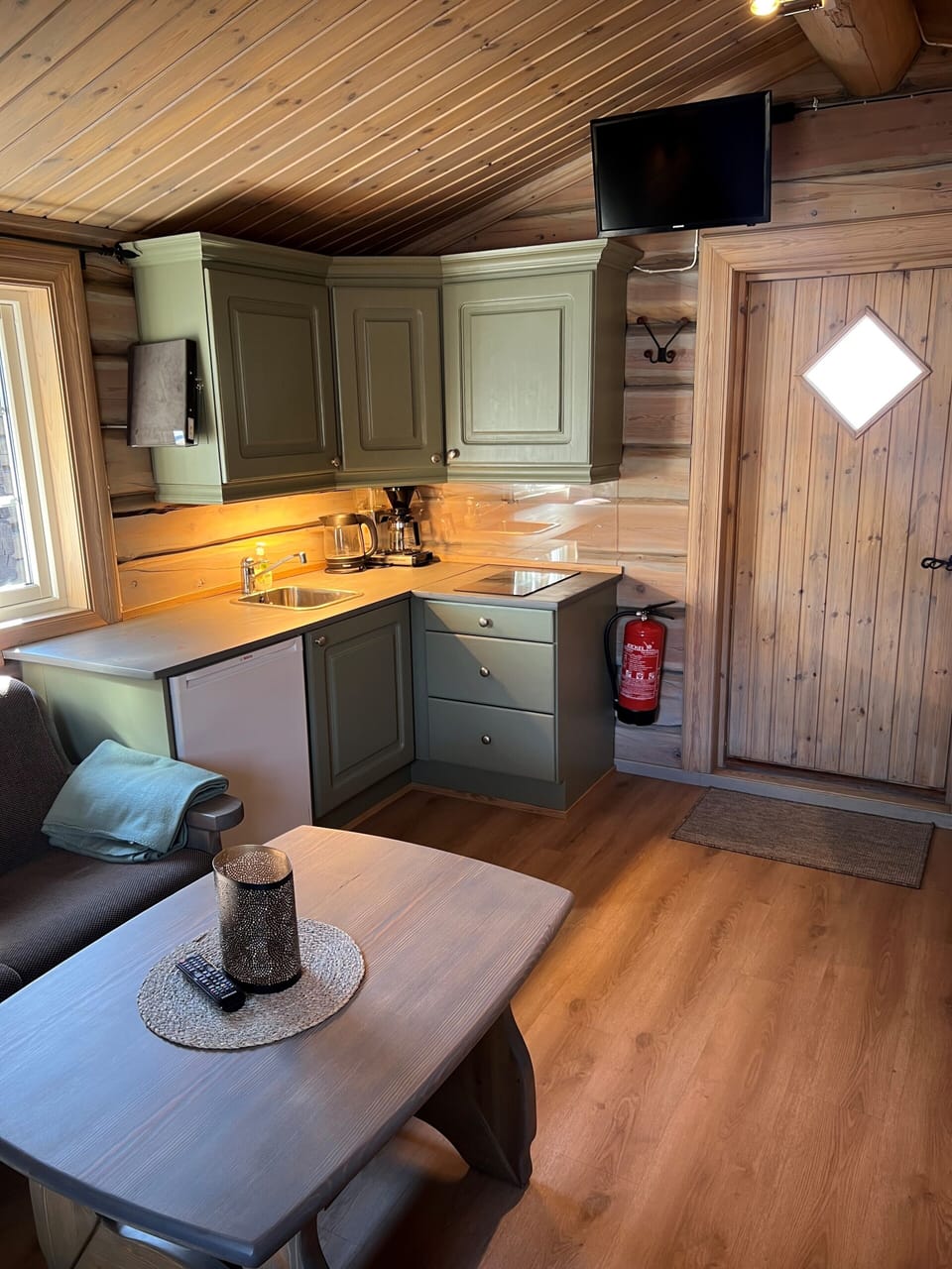 Cabin, Shared Bathroom (2-6 people) | Private kitchen | Fridge, oven, stovetop, coffee/tea maker