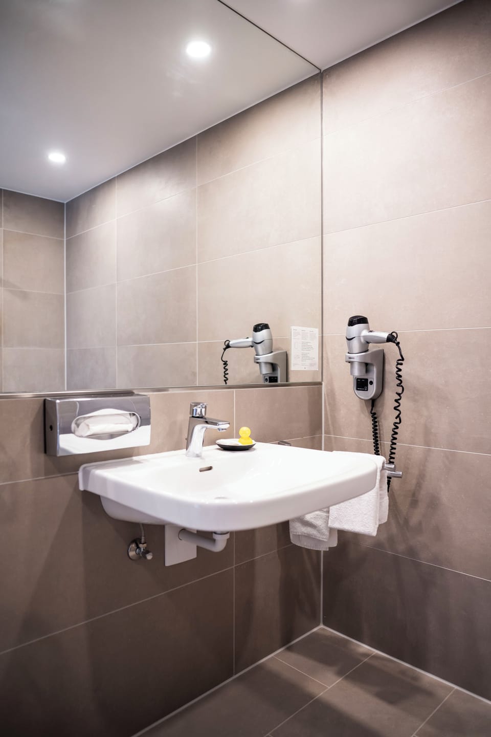 Double Room, Lake View | Bathroom | Shower, hair dryer, towels