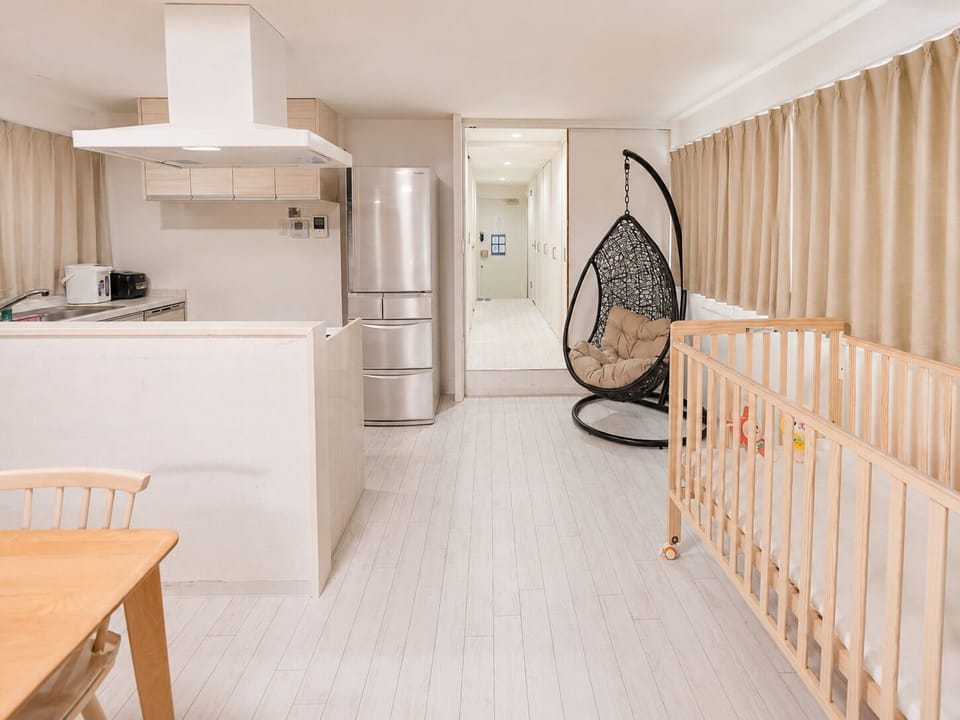 Apartment | 2 bedrooms, desk, blackout drapes, soundproofing