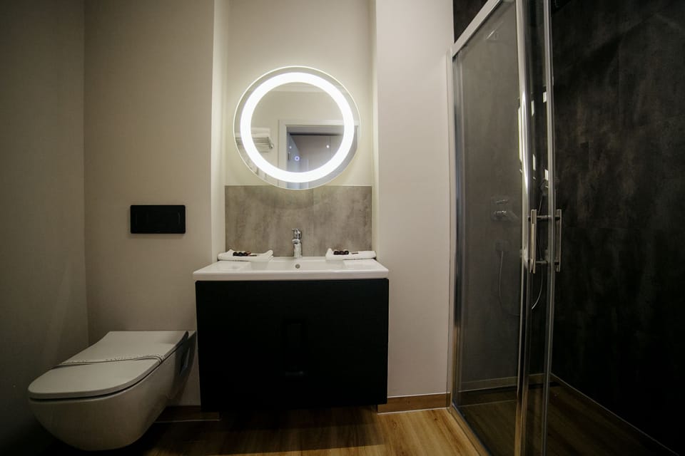Twin Room | Minibar, in-room safe, iron/ironing board, free cribs/infant beds