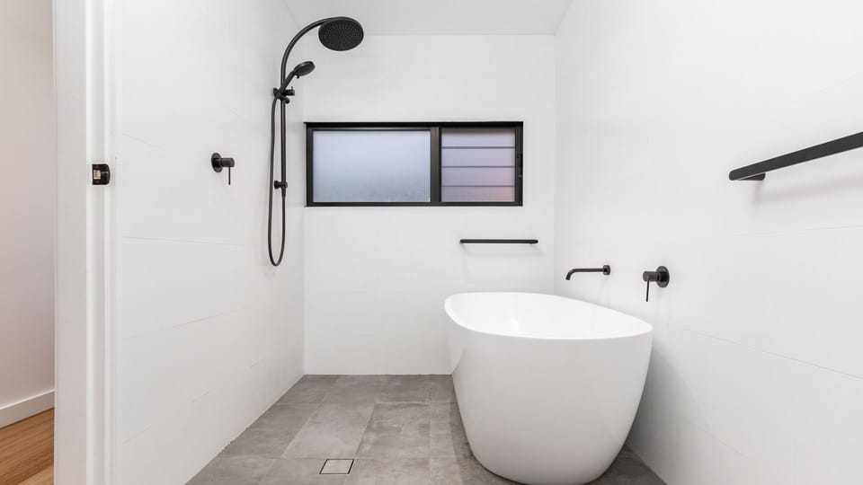 Shower/Tub
