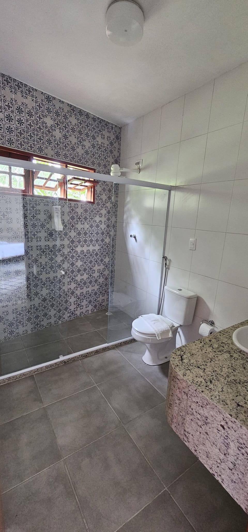 Shower, towels