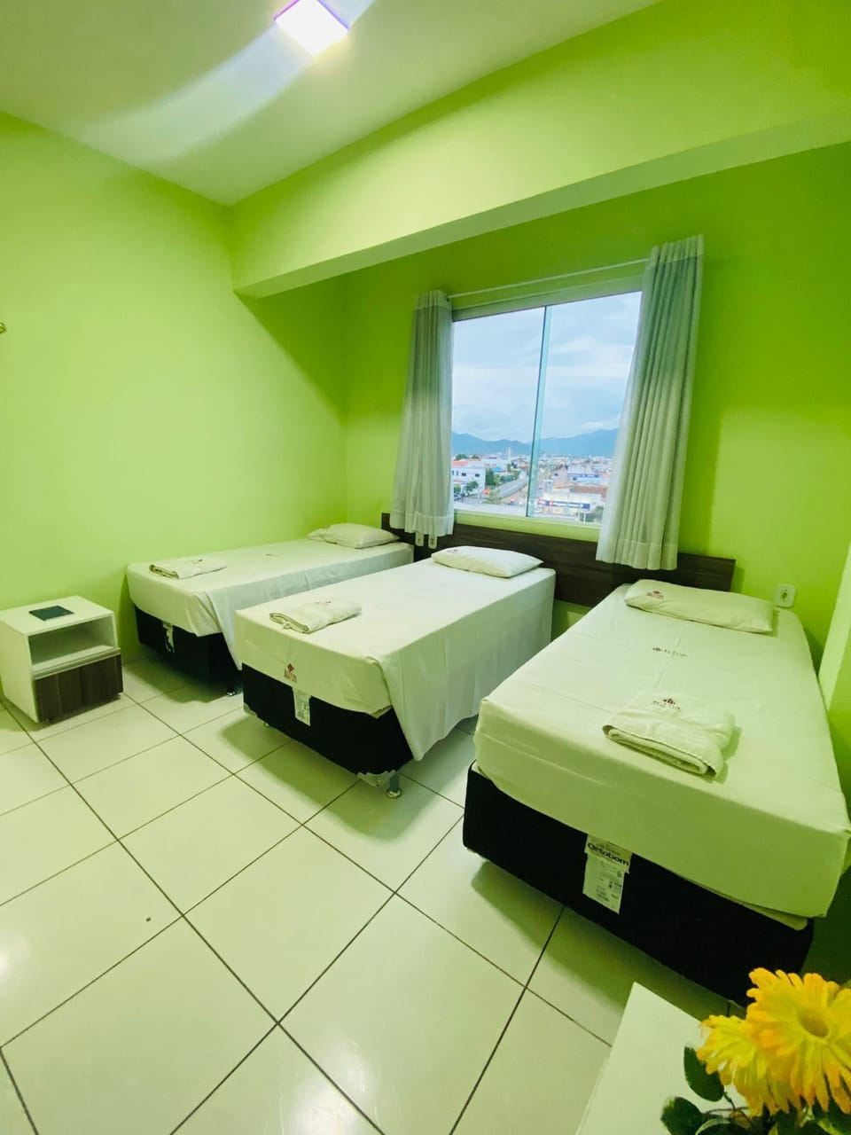 Deluxe Triple Room | Private kitchenette | Cookware/dishes/utensils