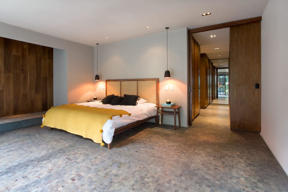 Deluxe Room, 1 King Bed - Juana | Blackout drapes, iron/ironing board, free WiFi, bed sheets