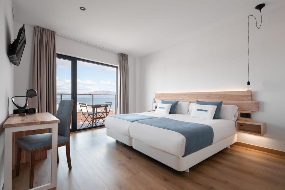 Superior Double or Twin Room | Desk, laptop workspace, soundproofing, free WiFi
