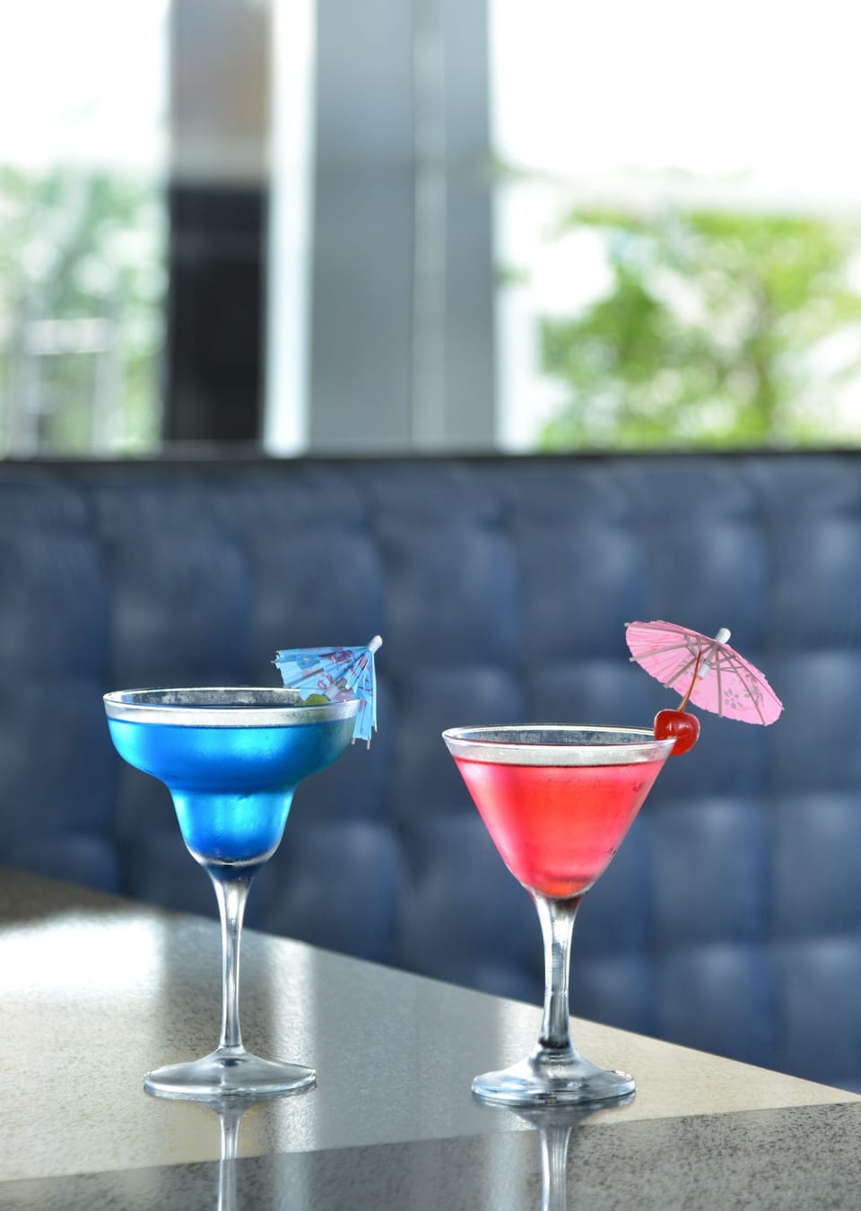 2 bars/lounges