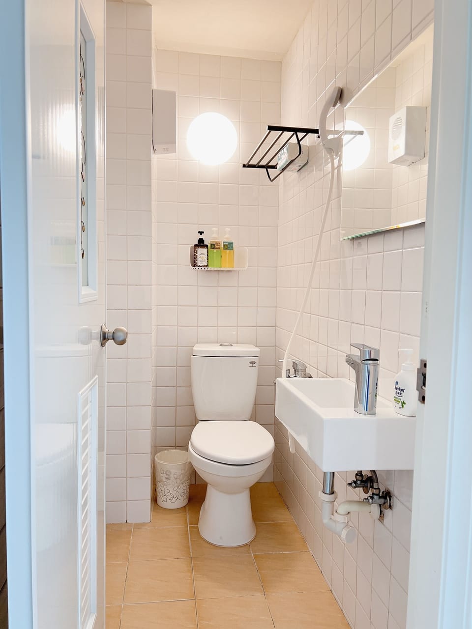 Economy Double Room, Non Smoking, Private Bathroom (D) | Bathroom | Shower, free toiletries, hair dryer, slippers