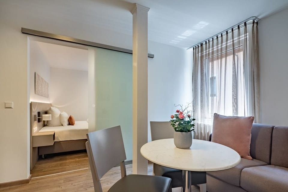 Apartment | In-room safe, desk, blackout drapes, free WiFi