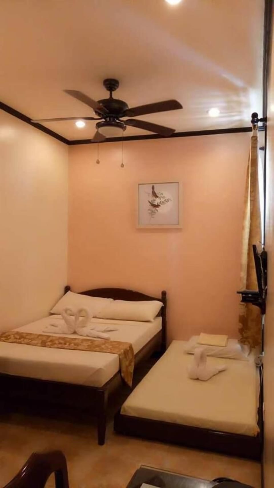 Free WiFi, bed sheets