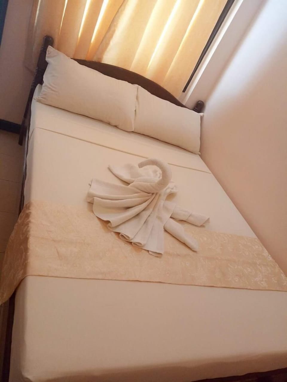 Free WiFi, bed sheets