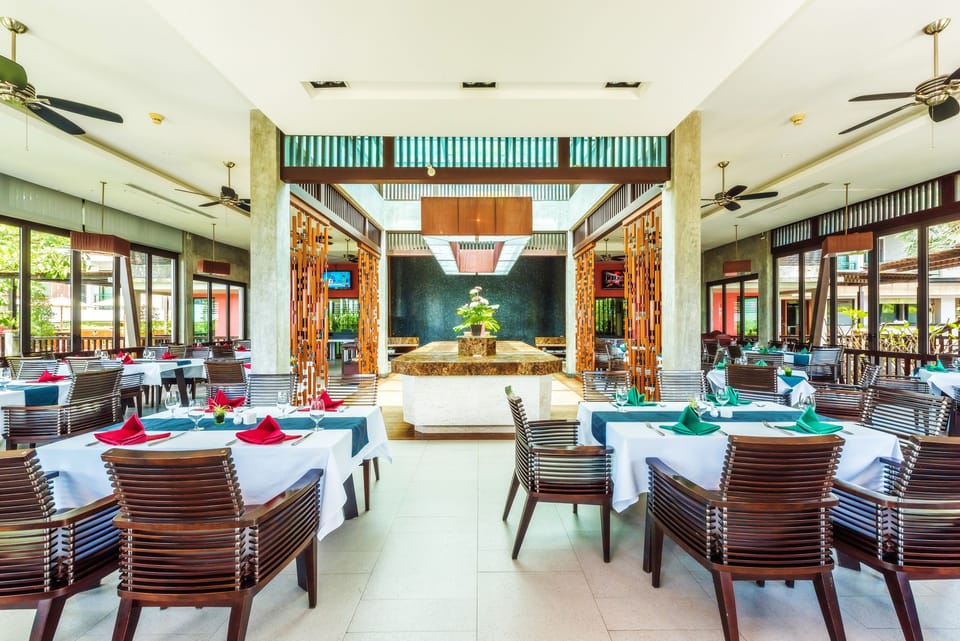 2 restaurants; breakfast, lunch, and dinner served