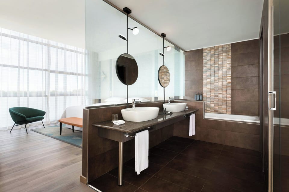 Club Suite, 1 Bedroom | Bathroom | Free toiletries, hair dryer, bathrobes, slippers