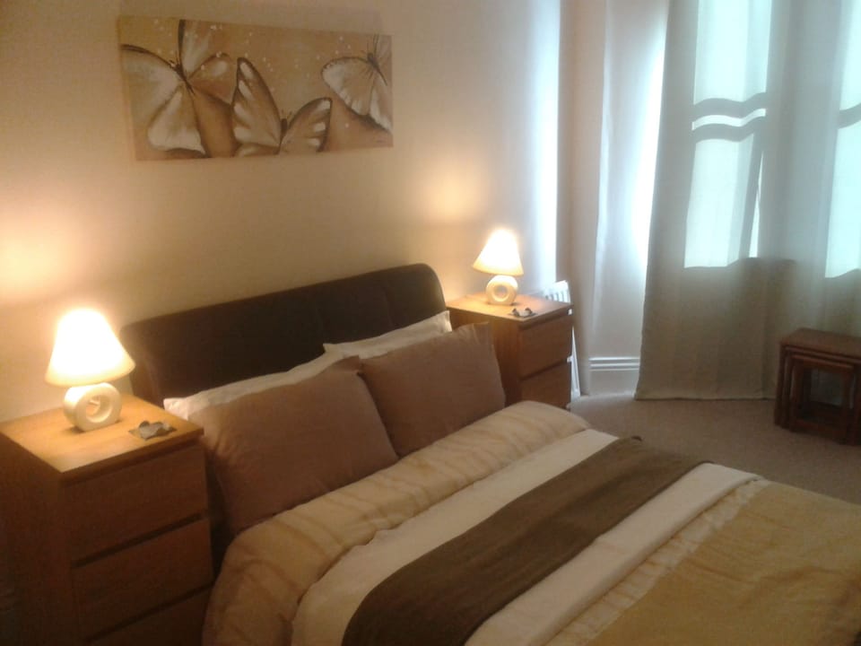 Double & Shared Bathroom | Free WiFi, bed sheets