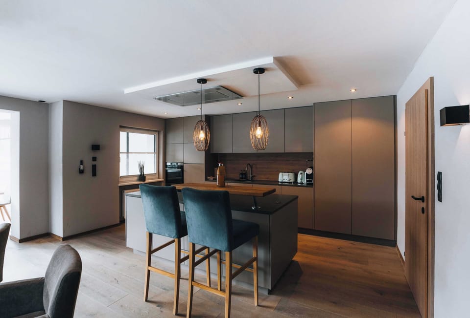 Superior Apartment, 4 Bedrooms, Mountain View, Poolside | Private kitchen | Full-size fridge, microwave, stovetop, dishwasher