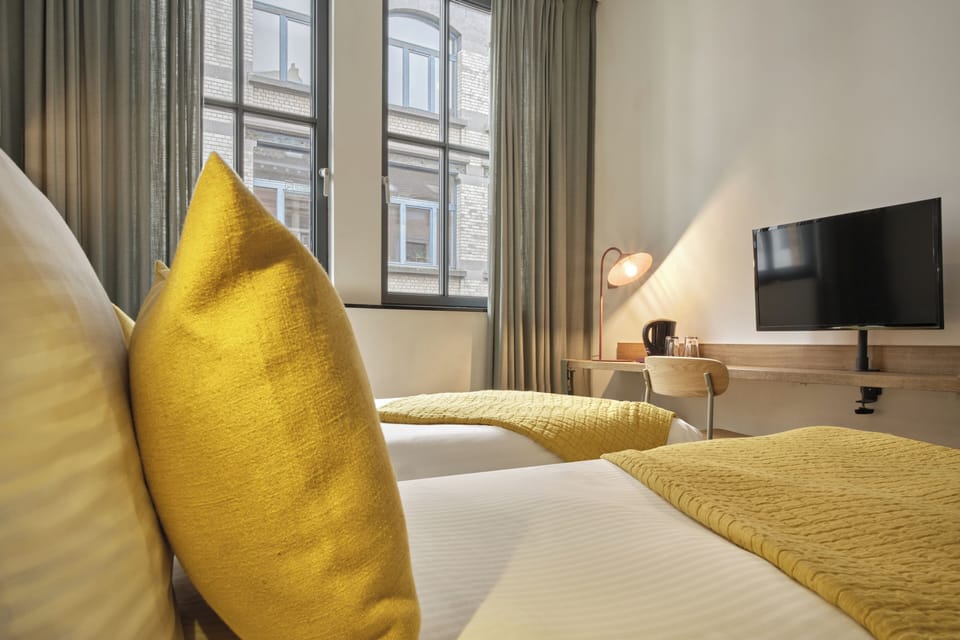 Classic Twin Room | Premium bedding, in-room safe, desk, soundproofing
