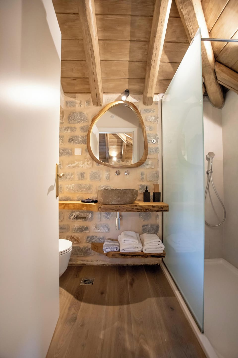 King Suite with Panoramic Sea View | Bathroom | Shower, hydromassage showerhead, designer toiletries, hair dryer