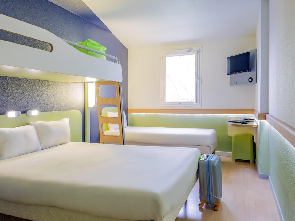 Triple Room, Multiple Beds | Desk, blackout drapes, free cribs/infant beds, free WiFi