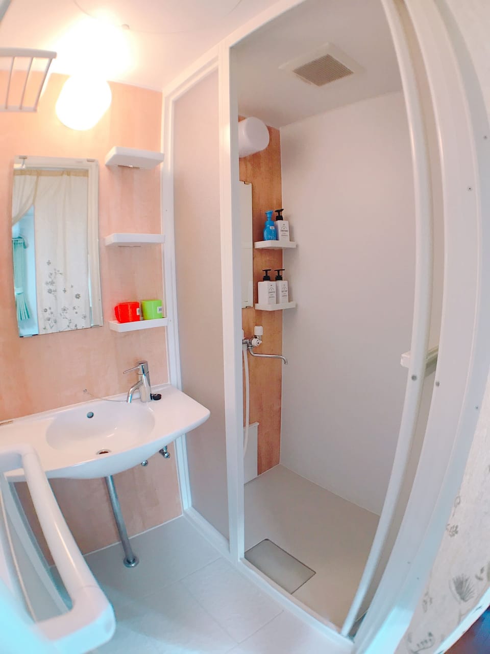 Double Room | Bathroom | Shower, free toiletries, hair dryer, slippers